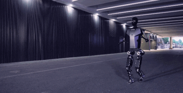 اولین ربات انسان‌نمای تمام‌الکتریکی با سرعت 6 کیلومتر بر ساعت