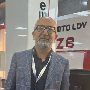 تلفن و آدرس مطب دکتر آرمان مولازاده در شیراز (تخصص چشم پزشکی)