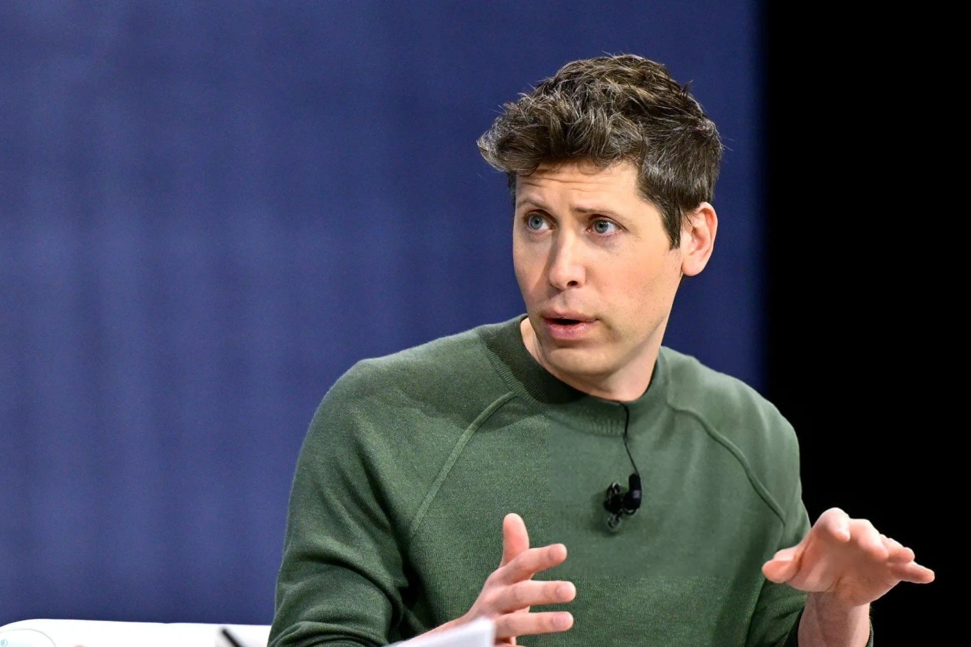 سم آلتمن / Sam Altman مدیرعامل OpenAI با لباس سبز