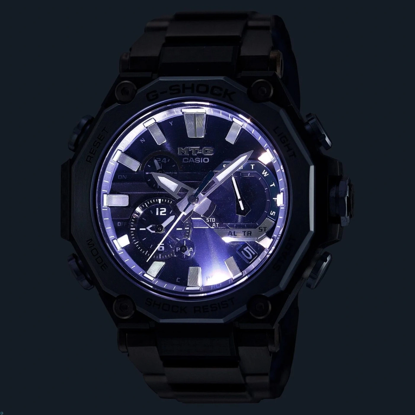 ساعت G-Shock MTG-B2000YBD-2A درحال پخش نور