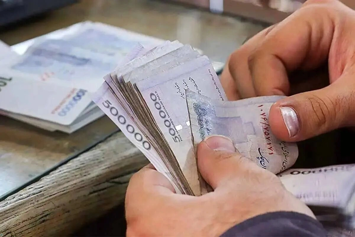 حقوق کارمندان زیر و رو شد/ همه آنچه باید از تغییرات تازه در حقوق کارکنان دولت بدانید!
