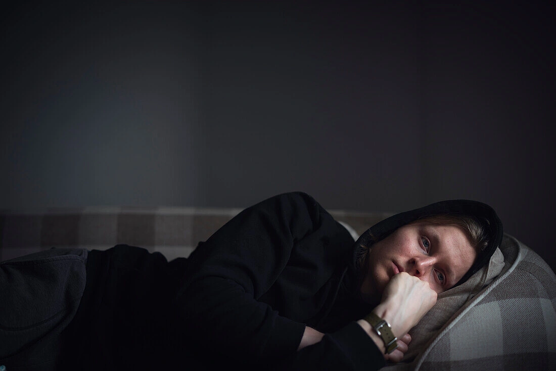 وقتی نه می‌خواهی زندگی کنی و نه بمیری😔: 5 راهکار برای عبور از روزهای بی‌انگیزگی و پوچی