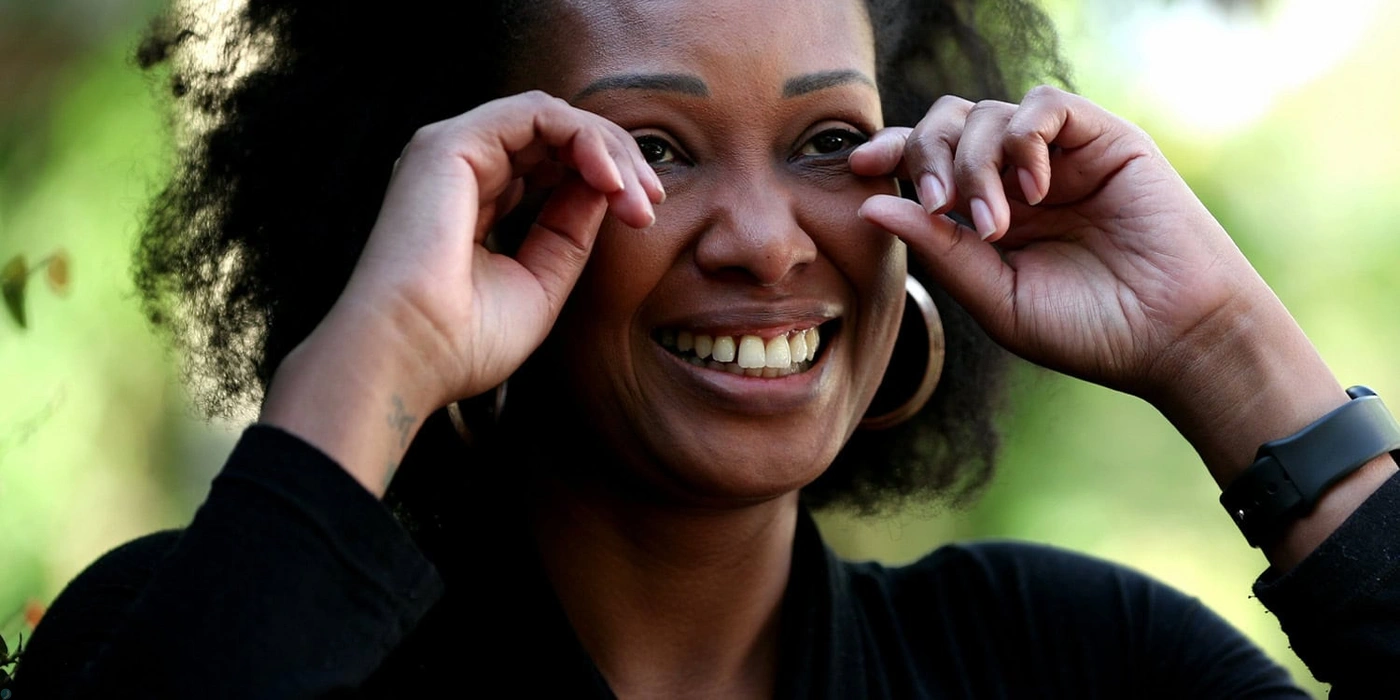 گریه از روی خوشحالی: چرا اتفاق می‌افتد؟