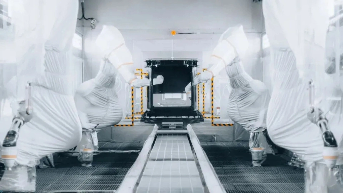 اتاق رنگ در تأسیسات خودرو پرنده ایکسپنگ