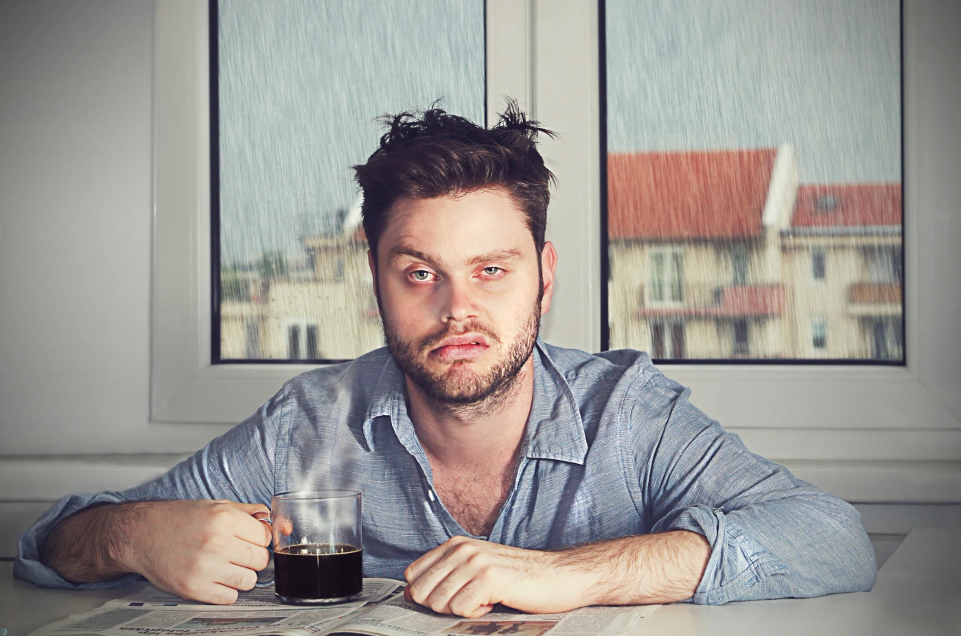 چرا صبح‌ها گیج و خواب‌آلودیم و چگونه آن را کاهش دهیم