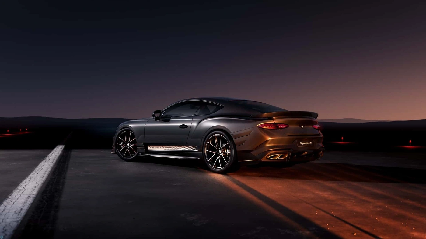 نمای سهچهارم عقب خودرو بنتلی کانتیننتال سوپراسپرتس