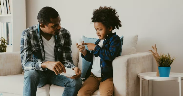 چگونه با یک کودک ارتباط برقرار کنیم