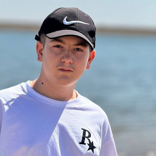 یزدان حسین آبادی