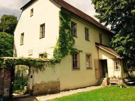 خونه کودکی نیچه در محیط کلیسا