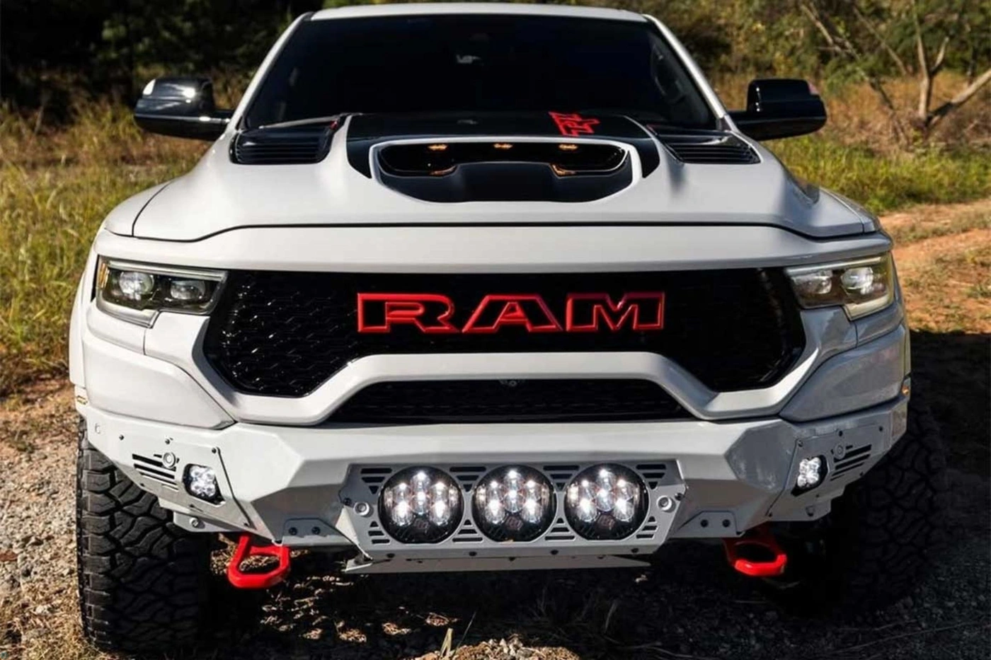 نمای جلو خودرو رم TRX سفارشی