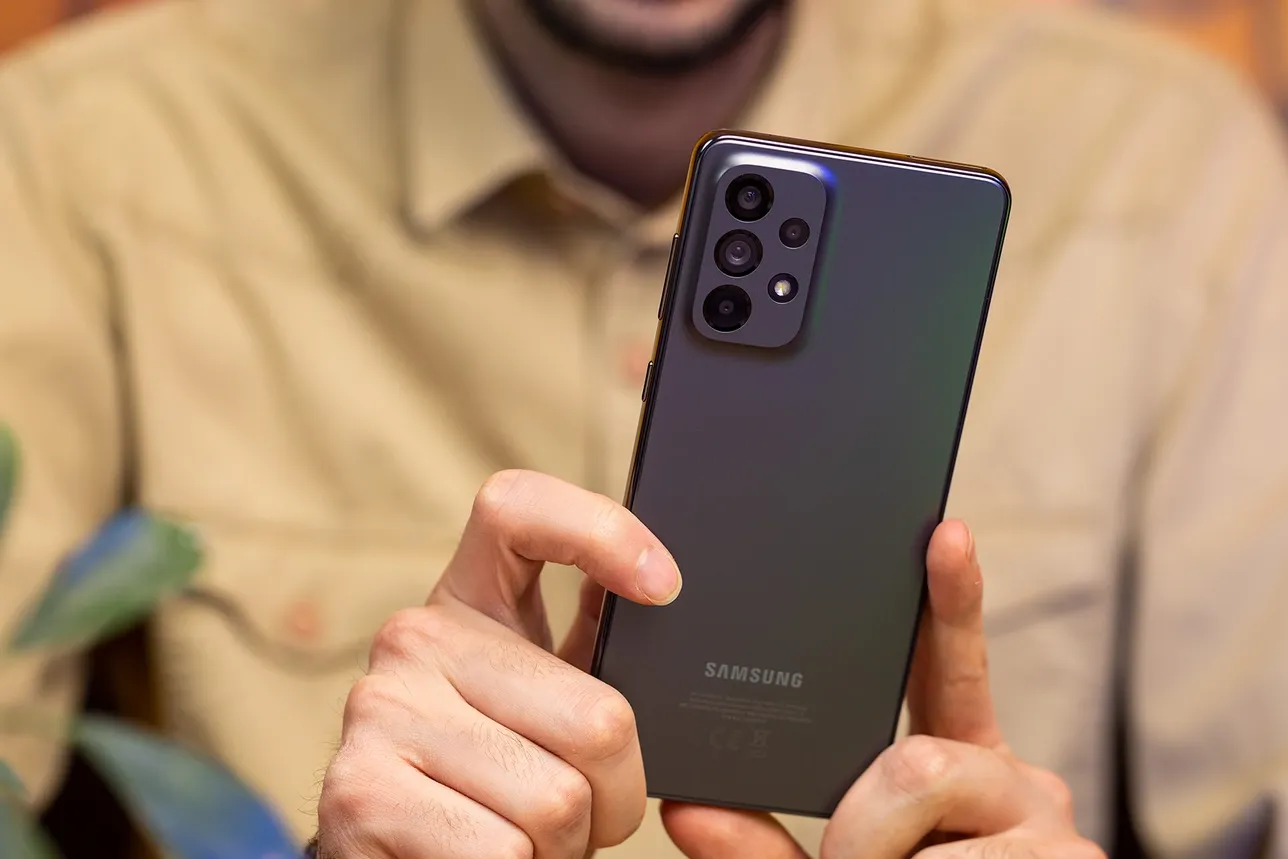 آپدیت One UI 8 برای یکی از گوشی‌های سامسونگ دردسرساز شد