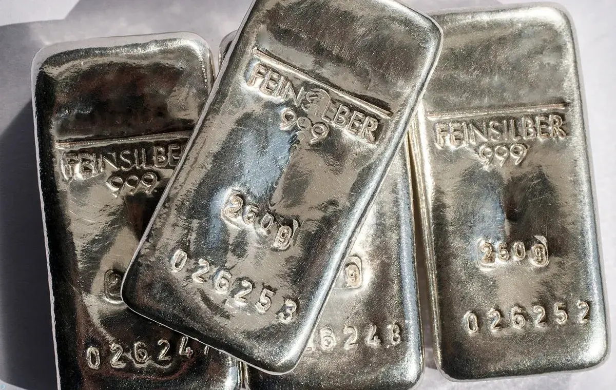 راهنمای خرید بهترین شمش نقره؛ چطور از رشد قیمت نقره سود بگیریم؟