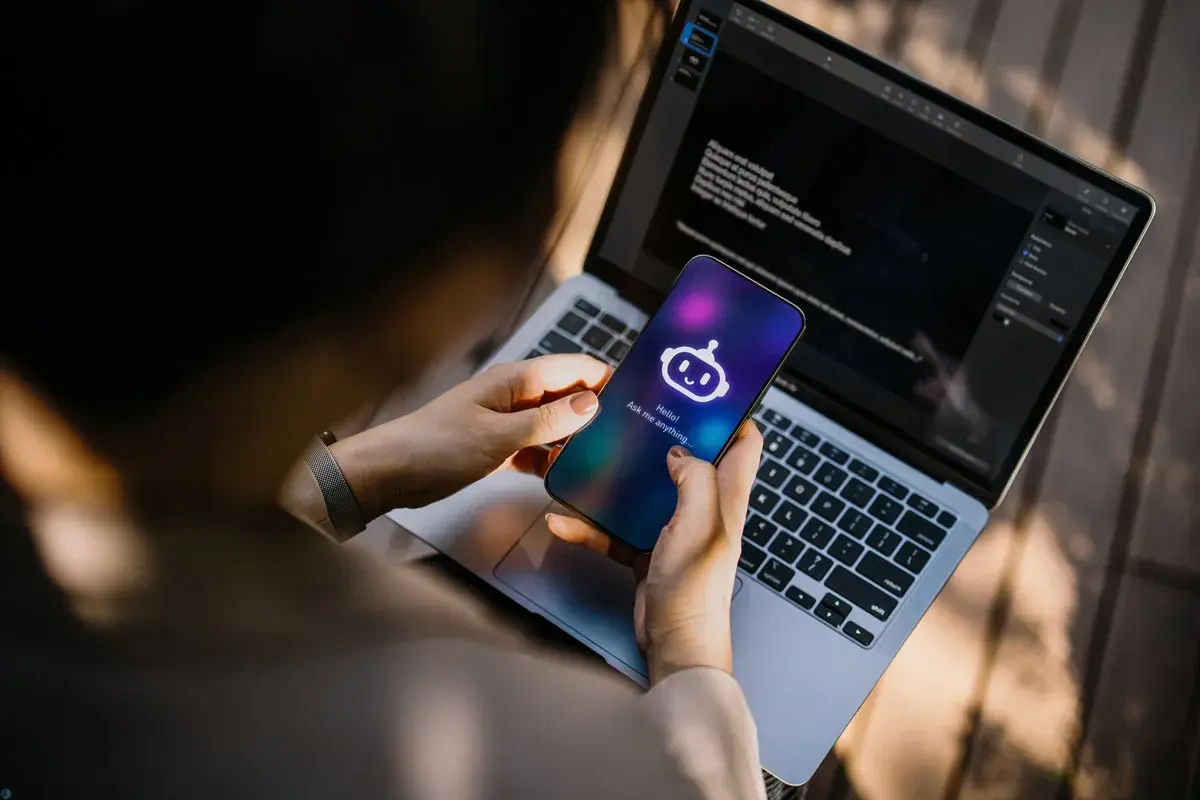 مردم به طور گسترده از هوش مصنوعی استفاده می‌کنند.