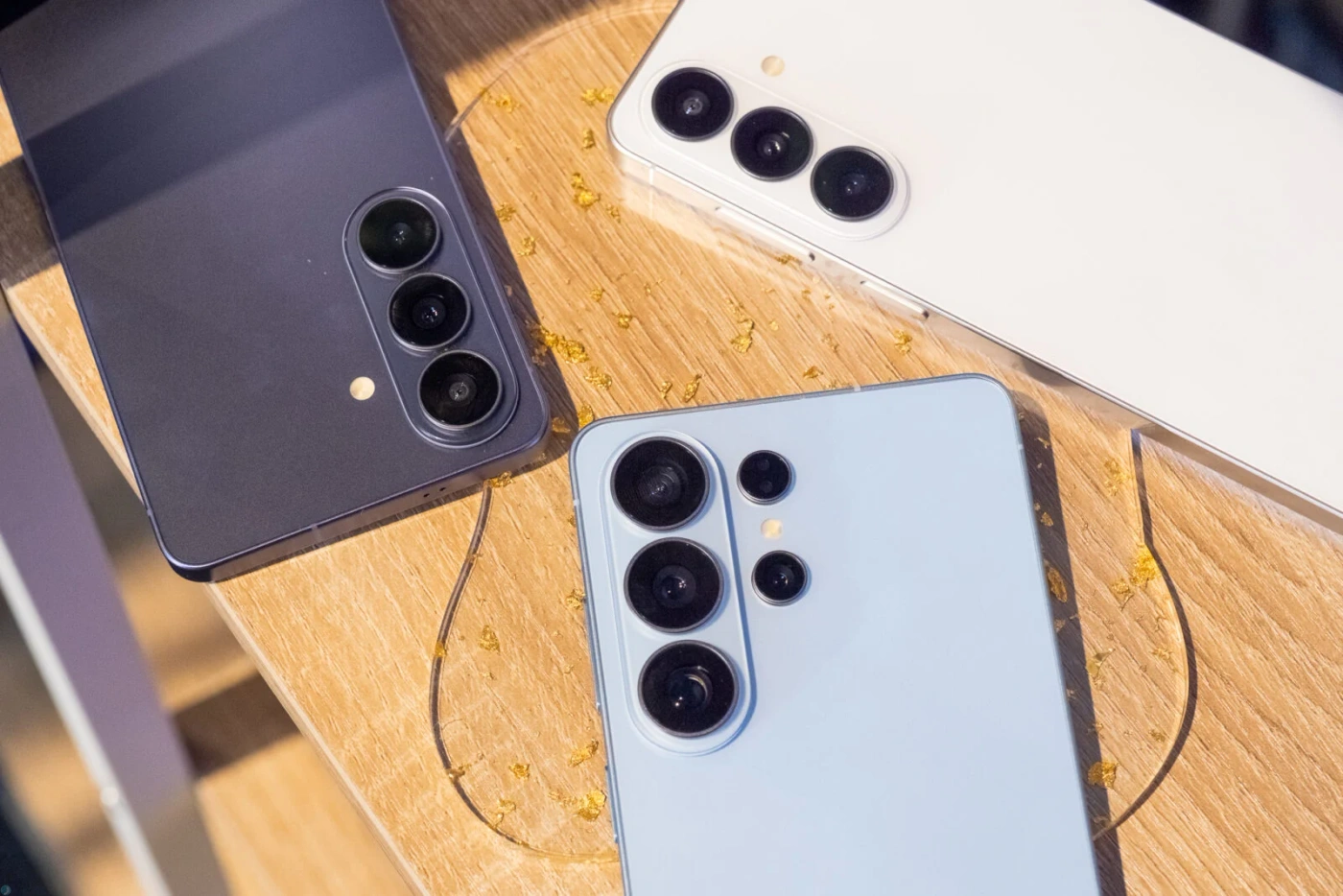 مقایسه گلکسی S26 اولترا و آیفون 17 پرو مکس