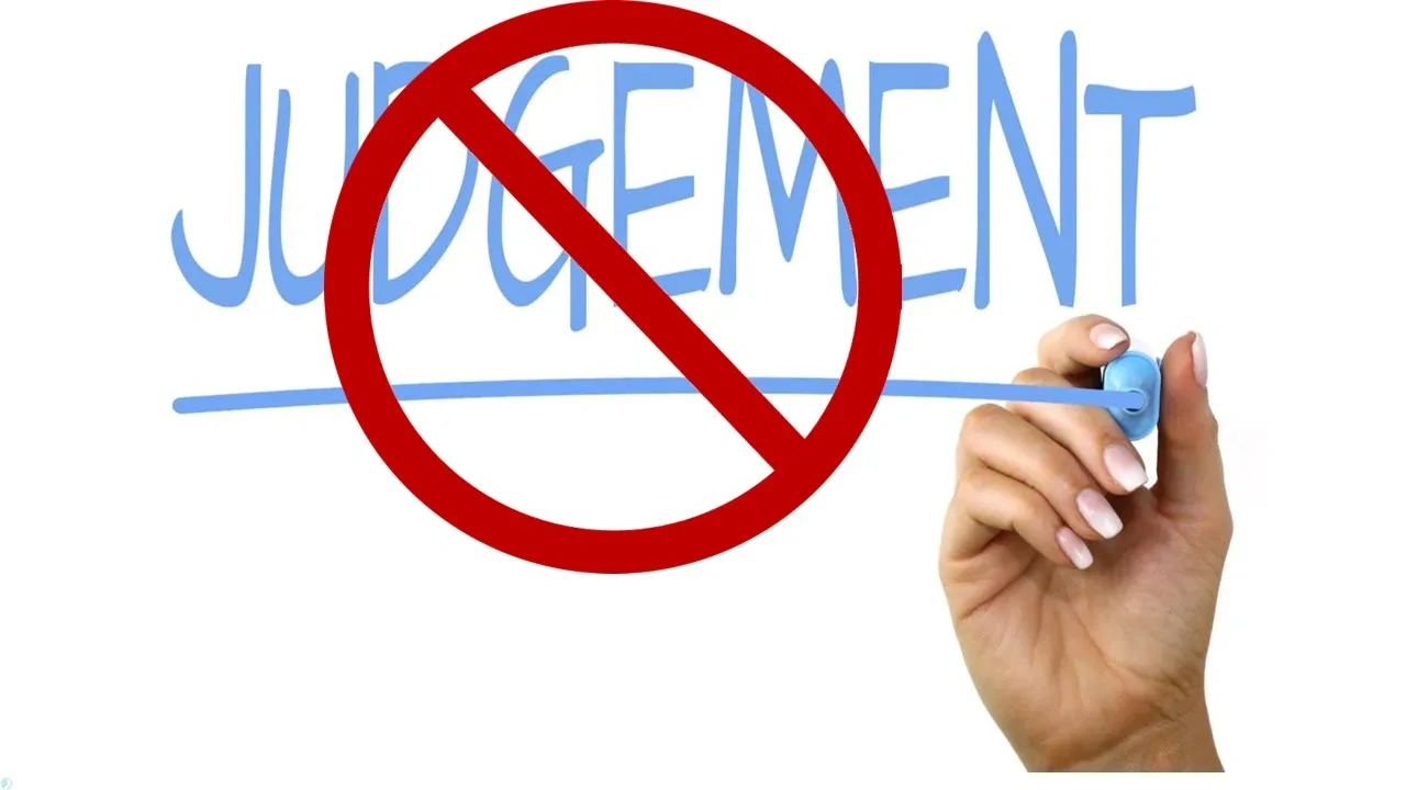 مرا قضاوت نکن!