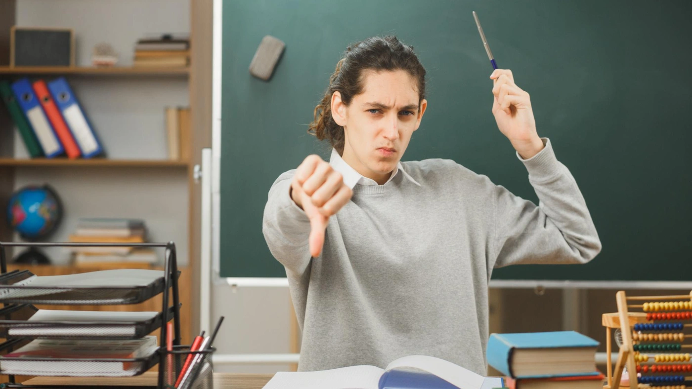 من چرا باید مدرسه برم و درس بخونم؟!😤