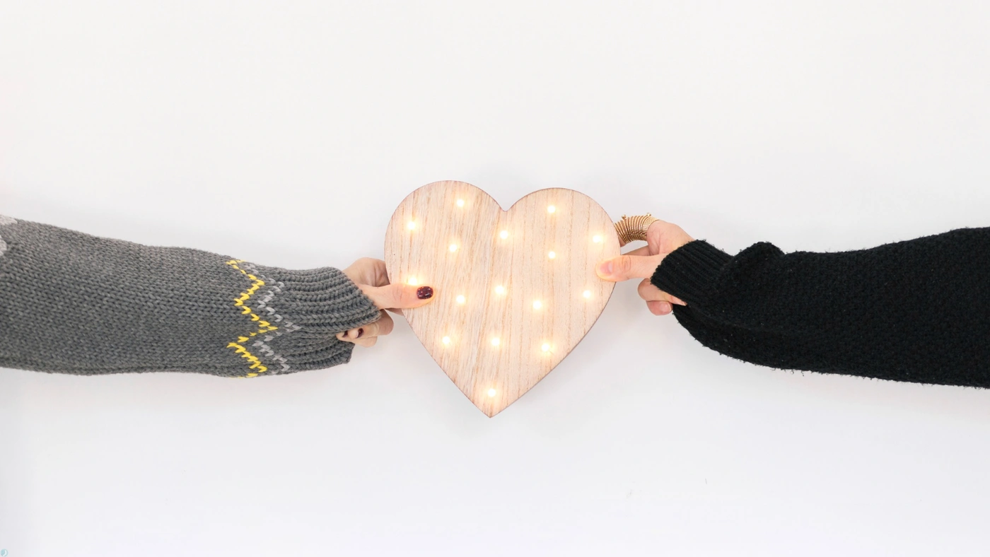 اتفاقا آدم متوقعی باش!