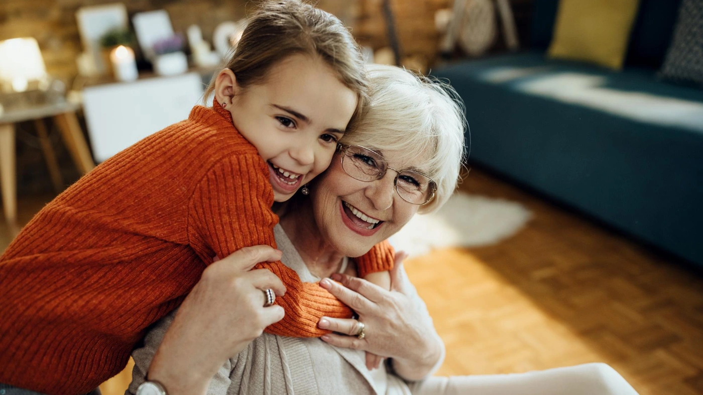 تنها مادربزرگی که میتونه نصیحتم کنه ایشونه😂