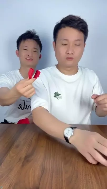 شعبده بازی با وسایل ساده در خانه!