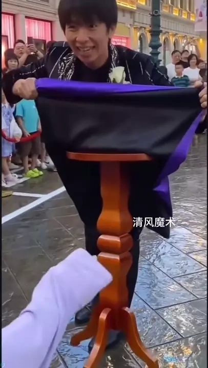 راز جالب پرواز کردن میز!