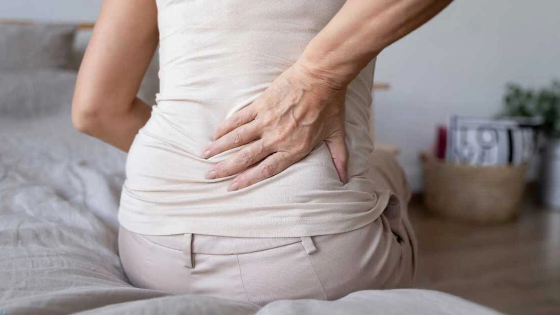 علائم سیاتیک پای راست چیست؟ آشنایی با نشانه های هشداردهنده