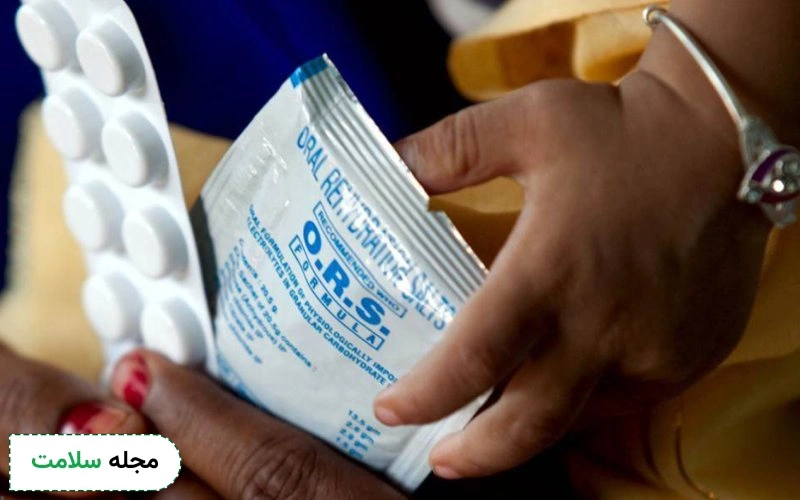 محلول او ار اس (ORS) چیست؟ کاربرد، نحوه مصرف و عوارض آن