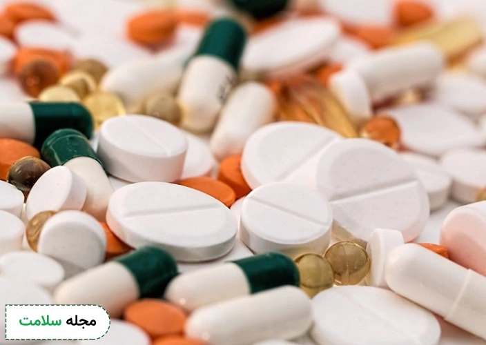 قبل یا بعد از زدن واکسن‌های کرونا نیازی به مصرف قرص‌های مسکّن درد نیست.