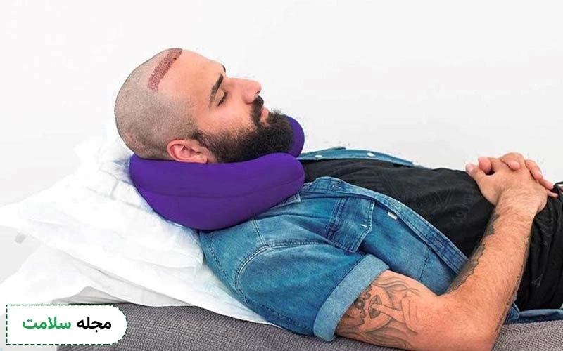 خوابیدن به حالت مناسب برای کاهش ورم صورت ضروری است.