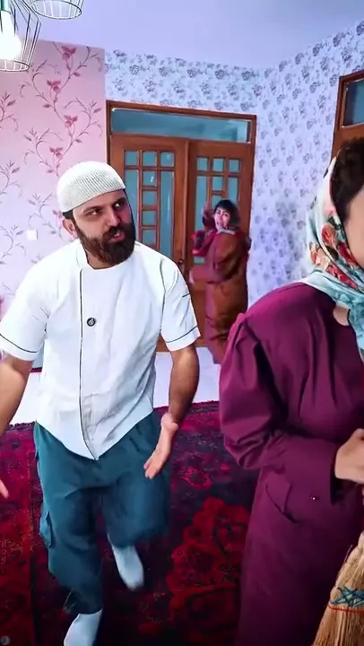 قدیما وقتی جاری طلا میخرید یه همچین وضعیتی میشد😂