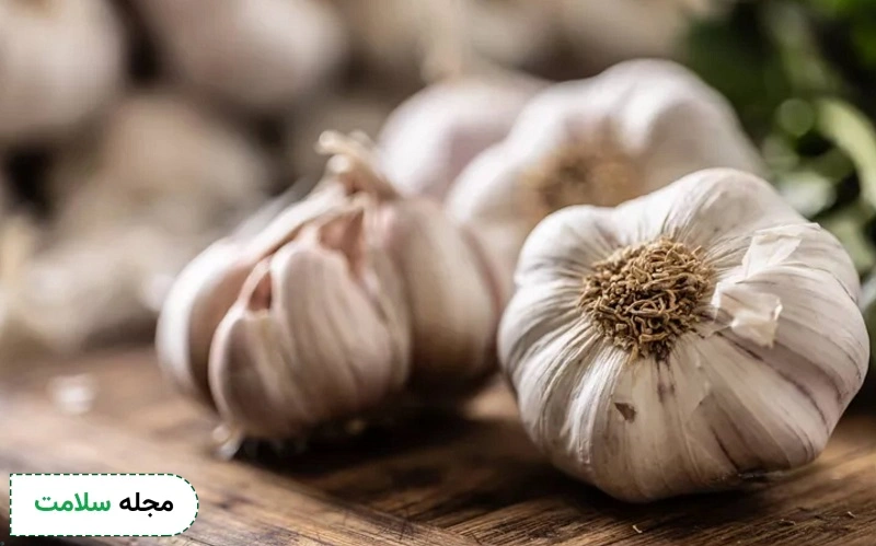 درمان با سیر برای وزوز گوش گزینه خوبی است.