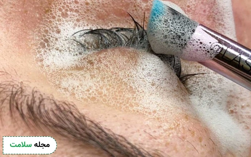 بهترین روش تمیز کردن اکستنشن مژه چیست؟