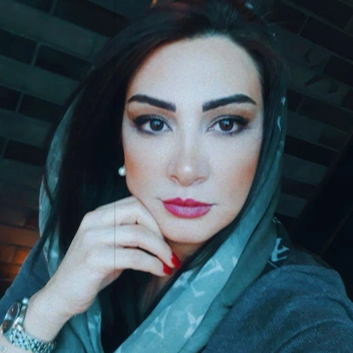 شقایق شادباش