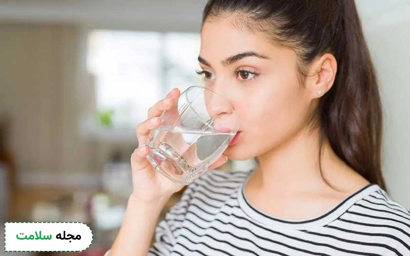 یکی از فواید اصلی رژیم آب درمانی داشتن آب کافی در بدن است.