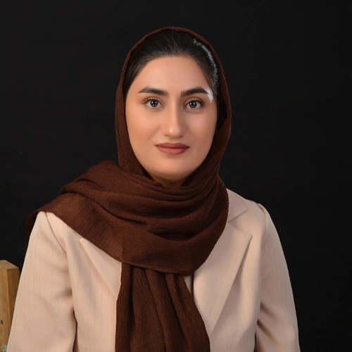مینا صادق زاده روانشناس در ابرکوه