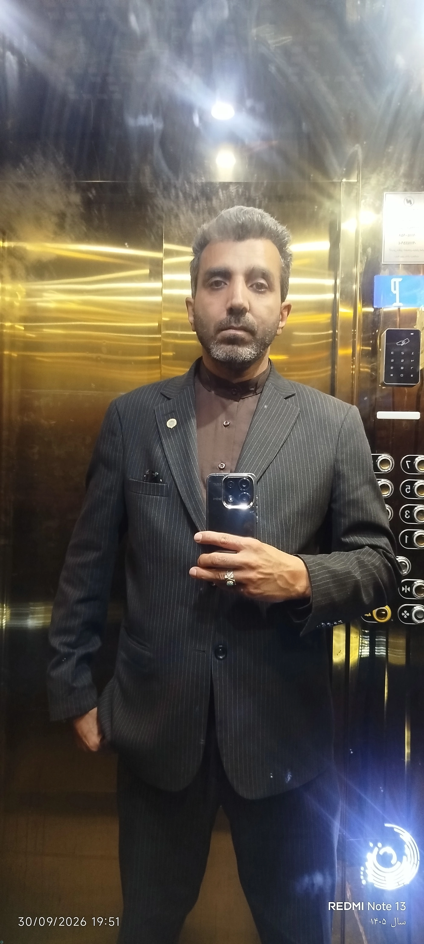 🔴در هنگام پیش خرید آپارتمان به چه نکاتی باید توجه کرد؟ هنگام تنظیم قرارداد مدارک فروشنده از جمله سند مالکیت، قرارداد ساخت و مشارکت و نحوه تقسیم ملک بین مالک و سازنده، وکالتنامه ای که مالک به ساز و..